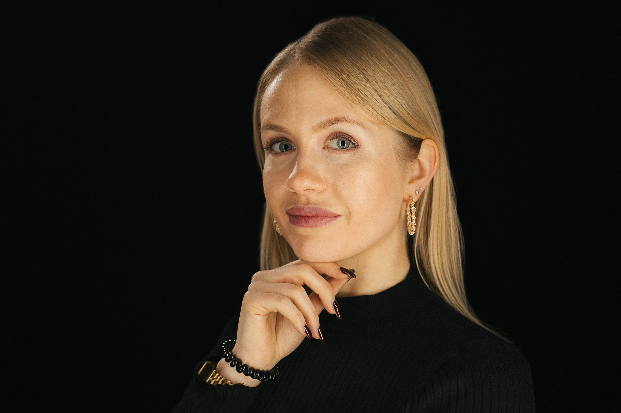 Export x3 Headshot  06637 Dez 01 2019 Bearbeitet 2 Headshots 2019  Miro Nicole Nadine